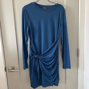Long sleeve blue dress knot